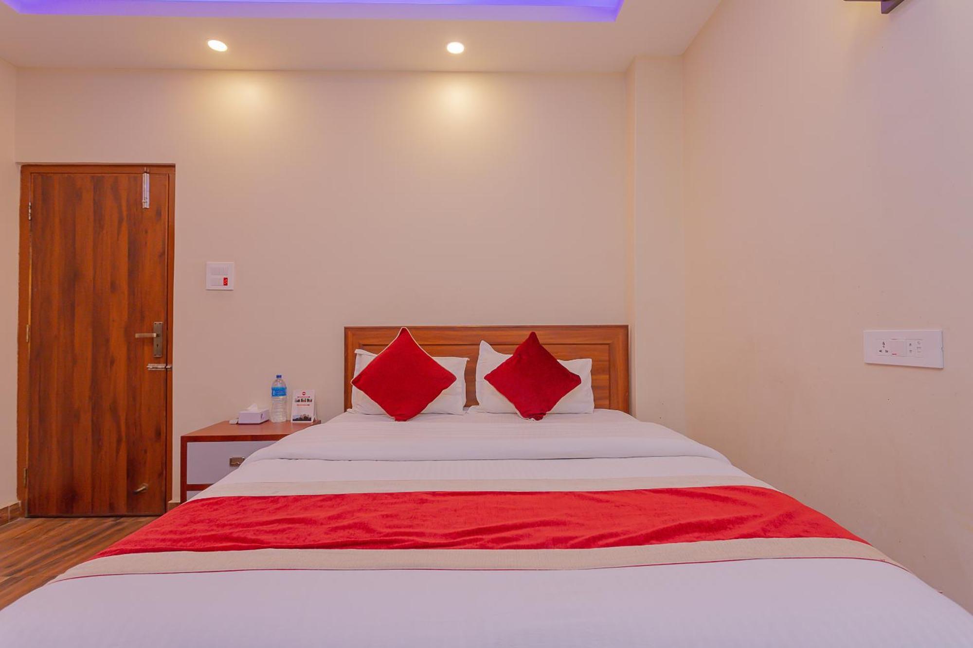 Oyo 799 Hotel Tik Tok Pvt Ltd. Kathmandu Exterior foto